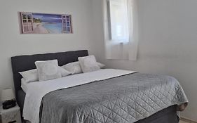 Room Near The Center