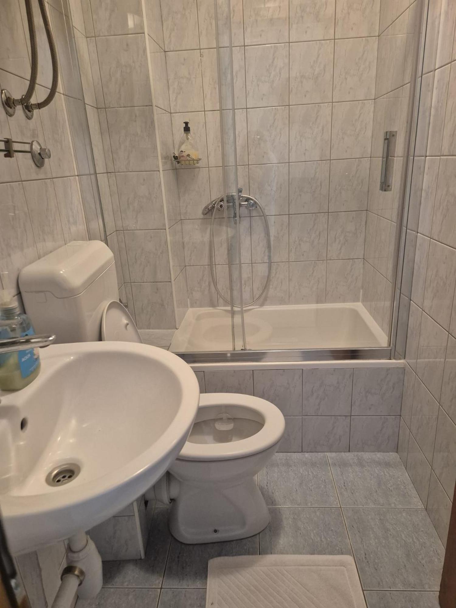 Room Near The Center Split Exterior foto